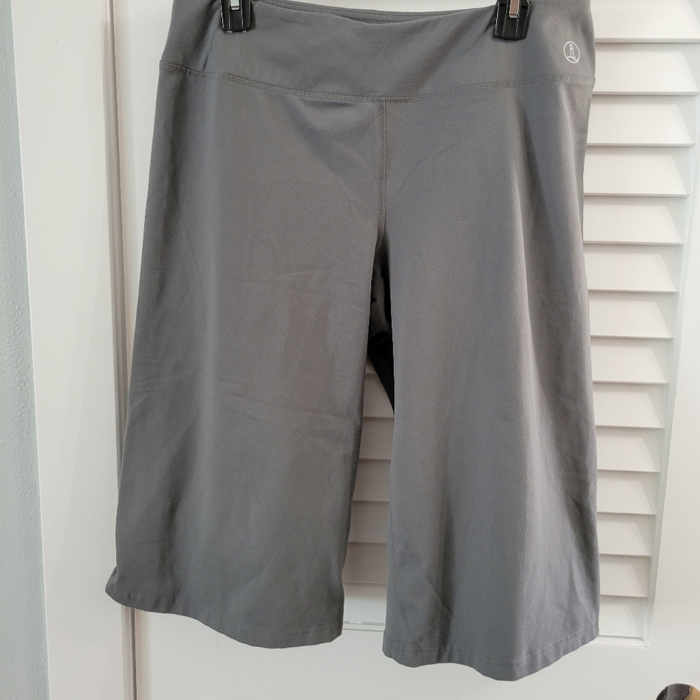 Lands end wide leg crop  gray active pant size L